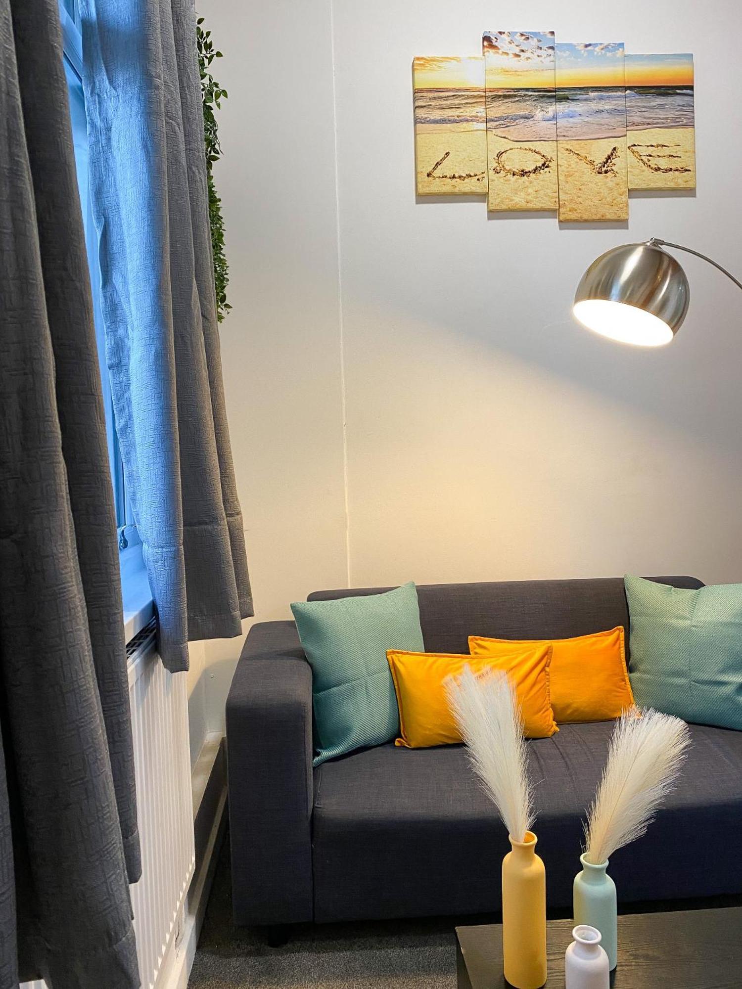 Modern Queenspark Apartment